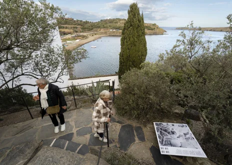 Secondary image 1 - After being expelled from the family nucleus, the young Salvador Dalí decides not to stray from the light of Cadaqués and looks for a place in Portlligat to start with Gala.  The Noguer family's fishermen's shack, with its successive extensions and remodeling, will be his home for fifty years. 