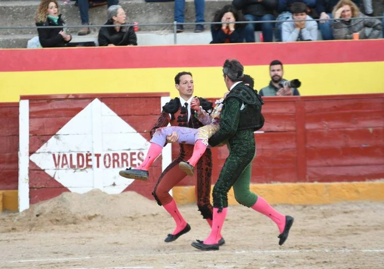 Juan Miguel sufre una cornada de 30 centímetros en la Copa Chenel