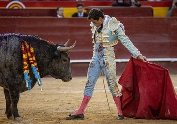 Feria de Fallas: bravo Luque en una corrida para la 'cremà'