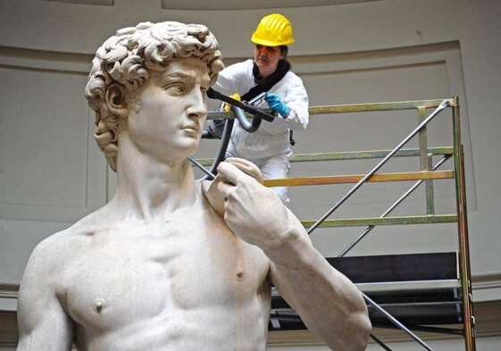 Detalle del 'David' durante unas tareas de restauración de la escultura