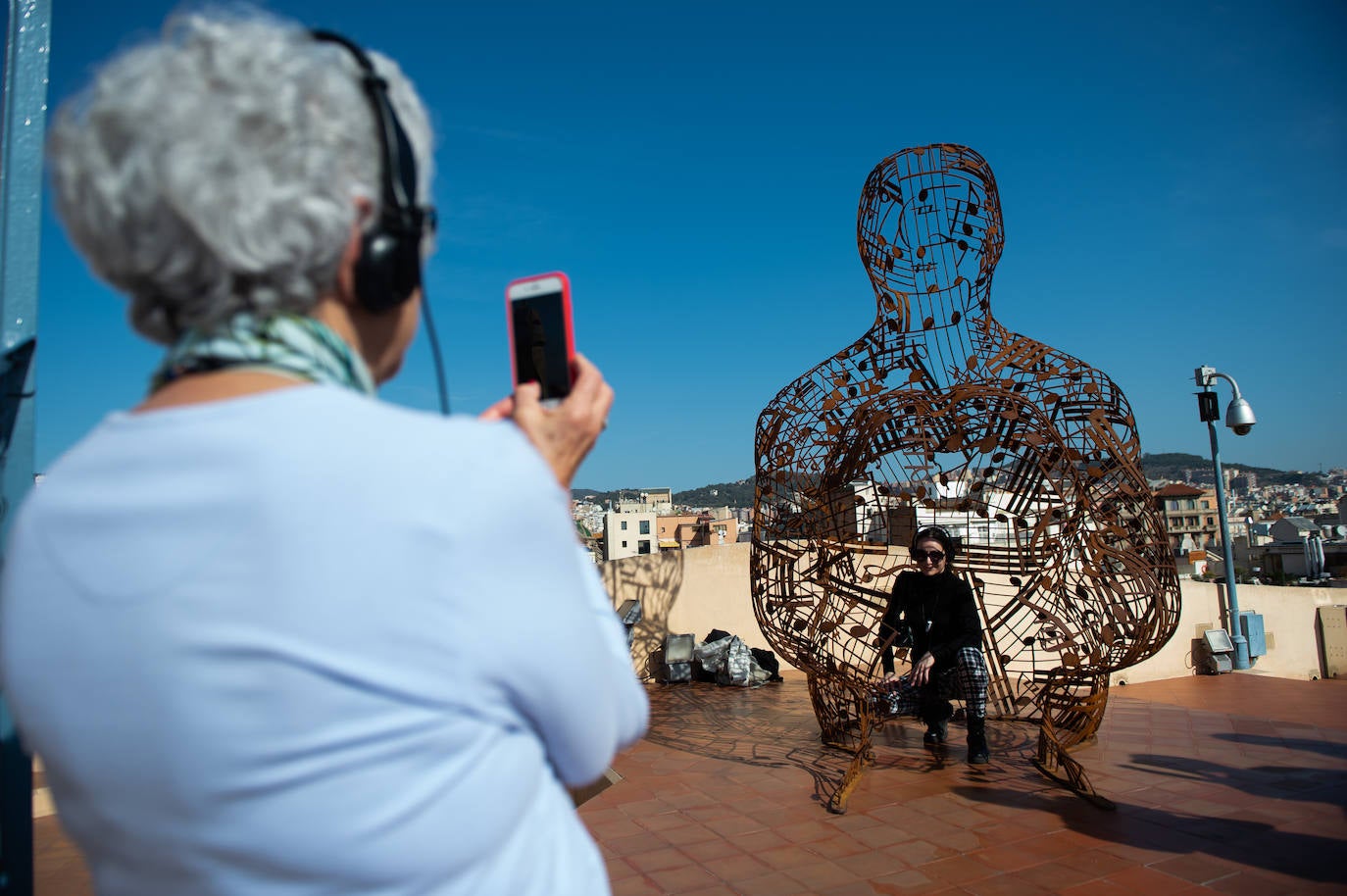 La poesía del silencio de Plensa conquista La Pedrera