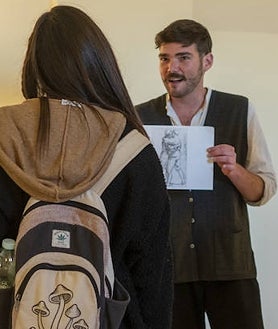 Imagen secundaria 2 - Sobre estas líneas, el arquitecto Juan Antonio Espinosa y el investigador Juan Pedro Navarro. Arriba, Itziar Okariz