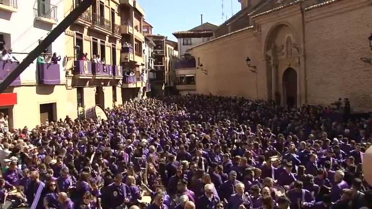 Homenaje a Carlos Saura en la Rompida de la Hora en Calanda