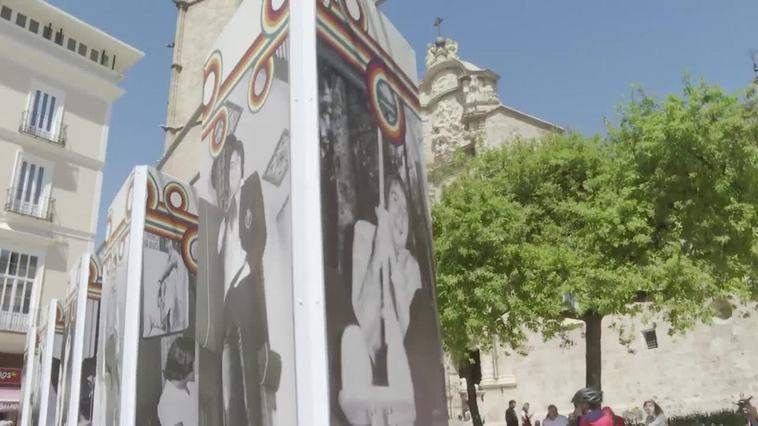 La exposición 'Nino Bravo: una mirada artística' plasma la vida y obra del cantante