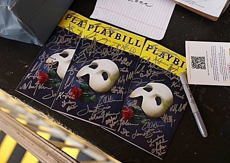 Imagen secundaria 1 - &#039;El fantasma de la Ópera&#039; echa el telón en Broadway después de 35 años en cartel