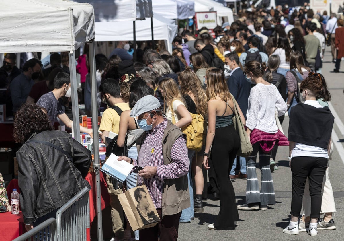 Sant Jordi volverá a llenar el centro de Barcelona de libros y lectores