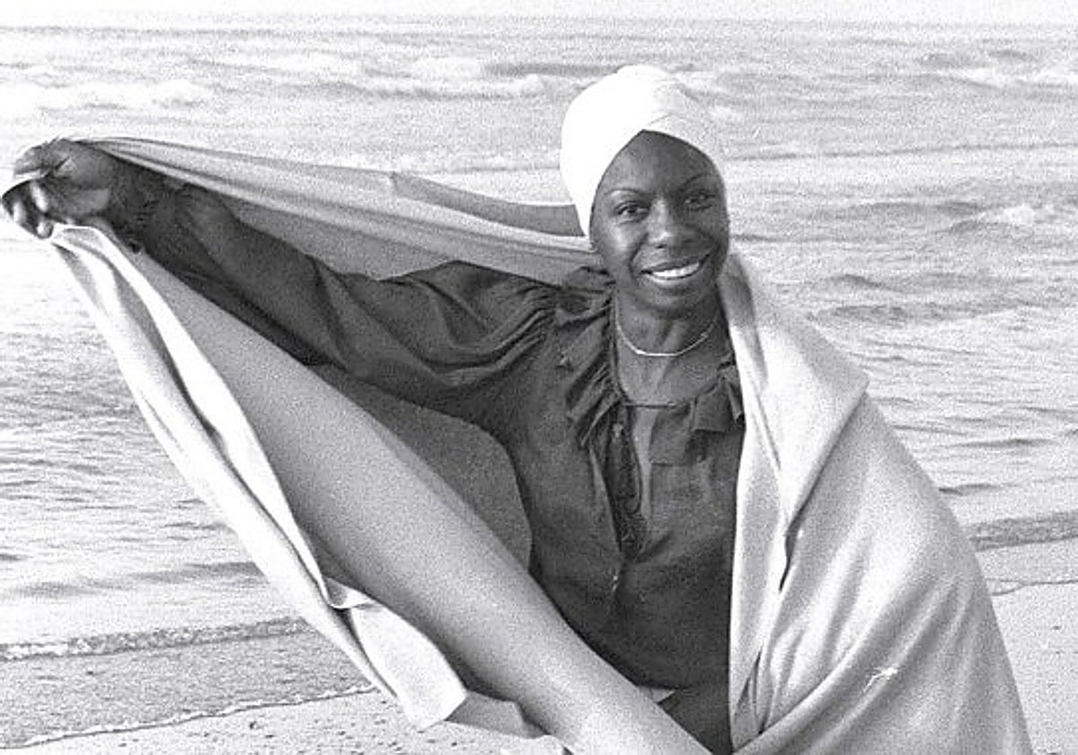 Nina Simone, durante uno de sus viajes a África