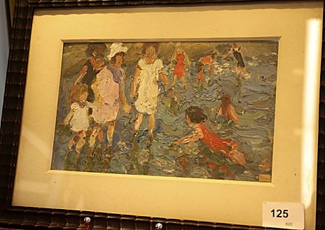 Imagen secundaria 1 - Arriba, Carmen y Eduardo de Armiñán, en la sala Durán viendo algunos de los objetos familiares que salen a subasta el próximo día 26. Sobre estas líneas, a la izquierda, cuadro de Cecilio Pla, y a la derecha, dos retratos familiares: arriba, Luis de Armiñán niño, pintado por Julio Vila y Prades, y abajo, Elena Esquivias pintada por su marido, Eduardo Santonja Rosales 