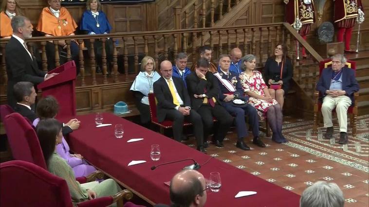Cadenas recibe el Premio Cervantes con una llamada "urgente" a la democracia