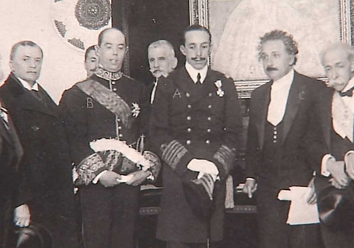 Alfonso XIII con Albert Einstein en su visita en 1923