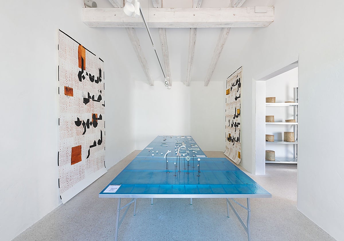 Detalle del monaje de 'Después del Mediterráneo' en Hauser & Wirth Menorca