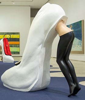 Imagen secundaria 2 - Vistas del montaje de 'El tiempo es circular en el silencio', en Patio Herreriano