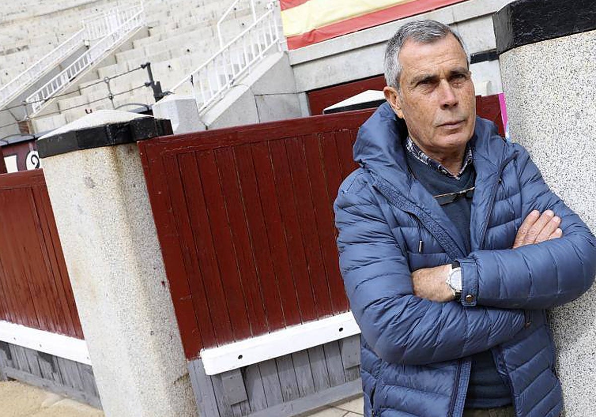 Florito, junto a la puerta de chiqueros de Las Ventas