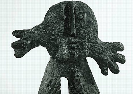 Imagen secundaria 1 - Arriba, 'Los bañistas'. Cannes, 1956. Bronce. Grupo de seis esculturas. Museo Picasso, París-Dación Pablo Picasso, 1973. Sobre estas líneas, a la izquierda, 'Niño'. Cannes, 1960. Bronce con pátina.  Fundación Almine y Bernard Ruiz-Picasso, Madrid; a la derecha, 'La dama oferente'. Boisgeloup, verano 1933. Bronce, fundido en 1972 o 1973.  Museo Nacional Centro de Arte Reina Sofía, Madrid