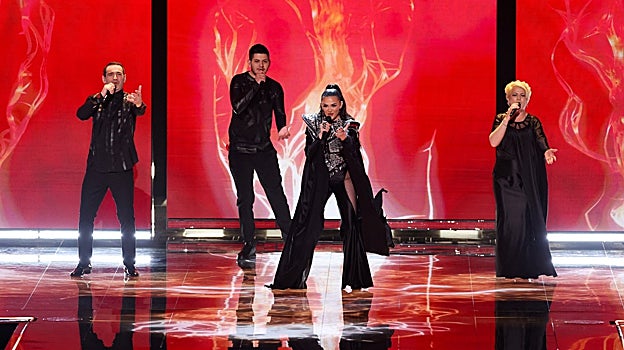 La familia que canta unida, permanece unida. Aunque sea albanesa