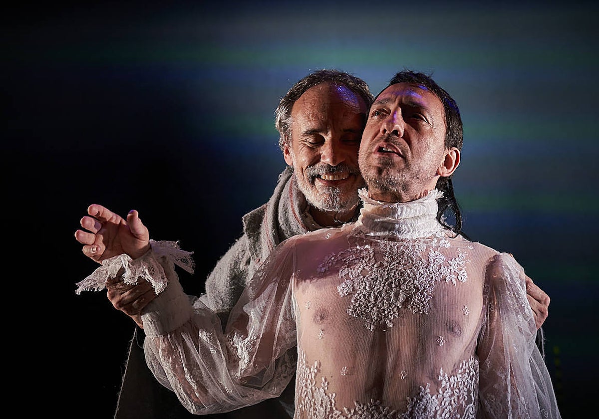 Francesc Garrido y David Vert, en una escena de 'L'alquimista'