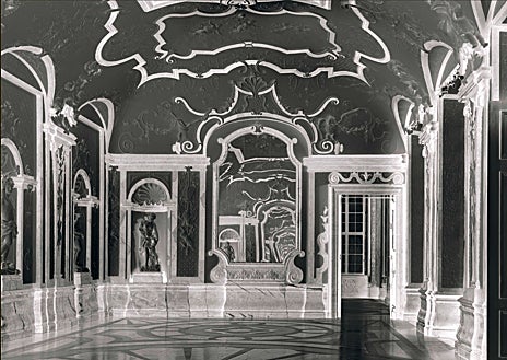 Imagen secundaria 1 - Algunas de las propuestas de la exposición 'Flowers and Rooms', deHütte, en la galería madrileña