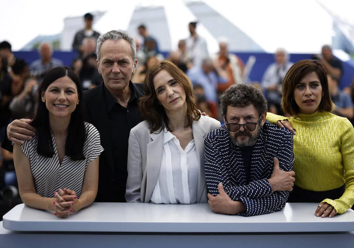 Helena Miquel, José Coronado, Ana Torrent, Manolo Solo y María León en Cannes
