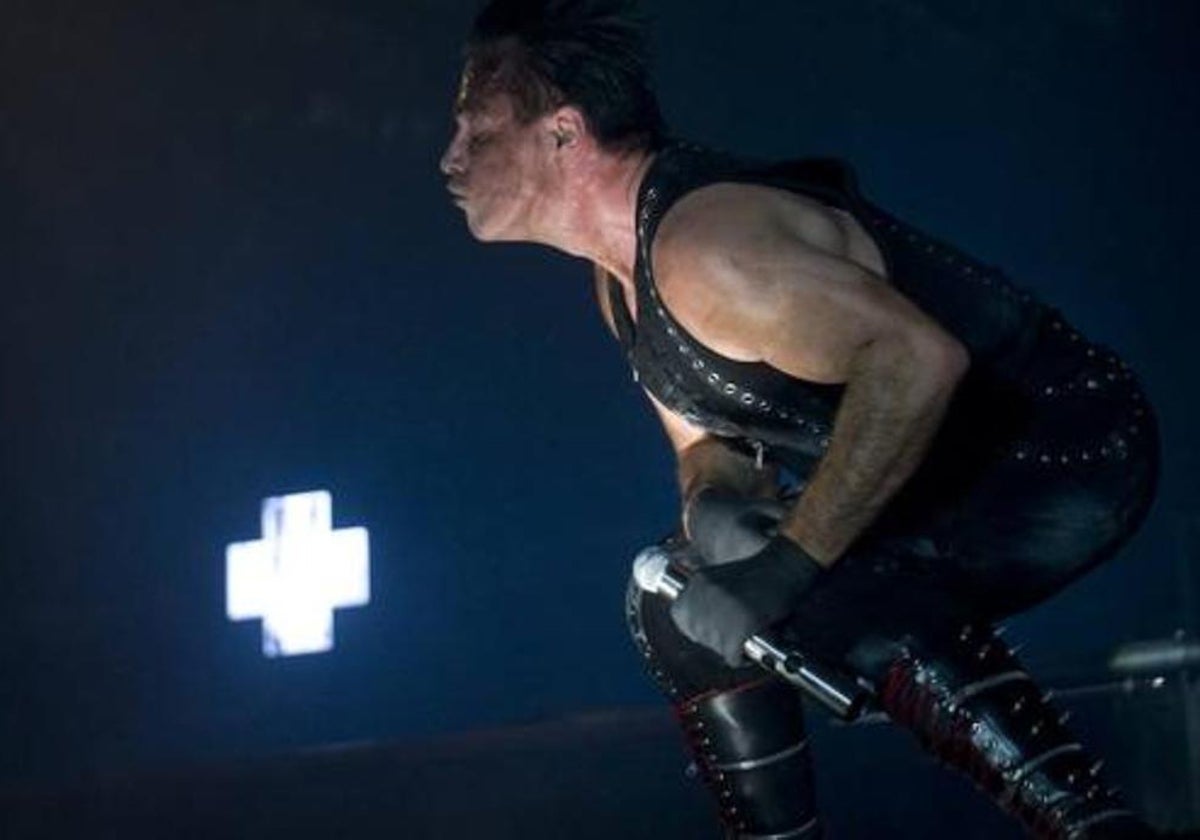 Till Lindemann de Rammstein, durante un concierto