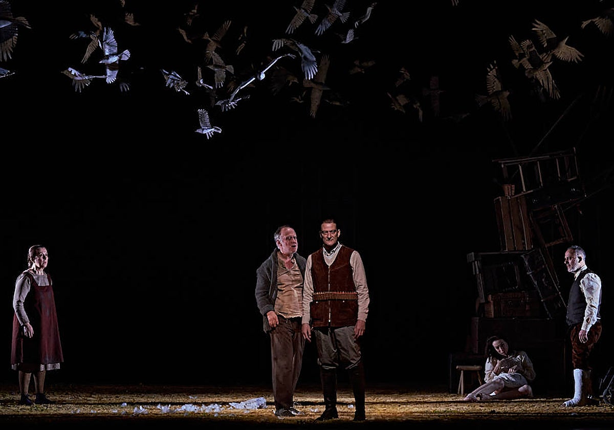 Pepa Pedroche, Luis Bermejo, Jacobo Dicenta y Javier Gutiérrez, en una escena de 'Los santos inocentes'