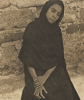 Imagen secundaria 2 - Sobre estas líneas, 'Rosas' (1924) y 'Elisa' (1924). Arriba, 'Hombre con madero' (1928)