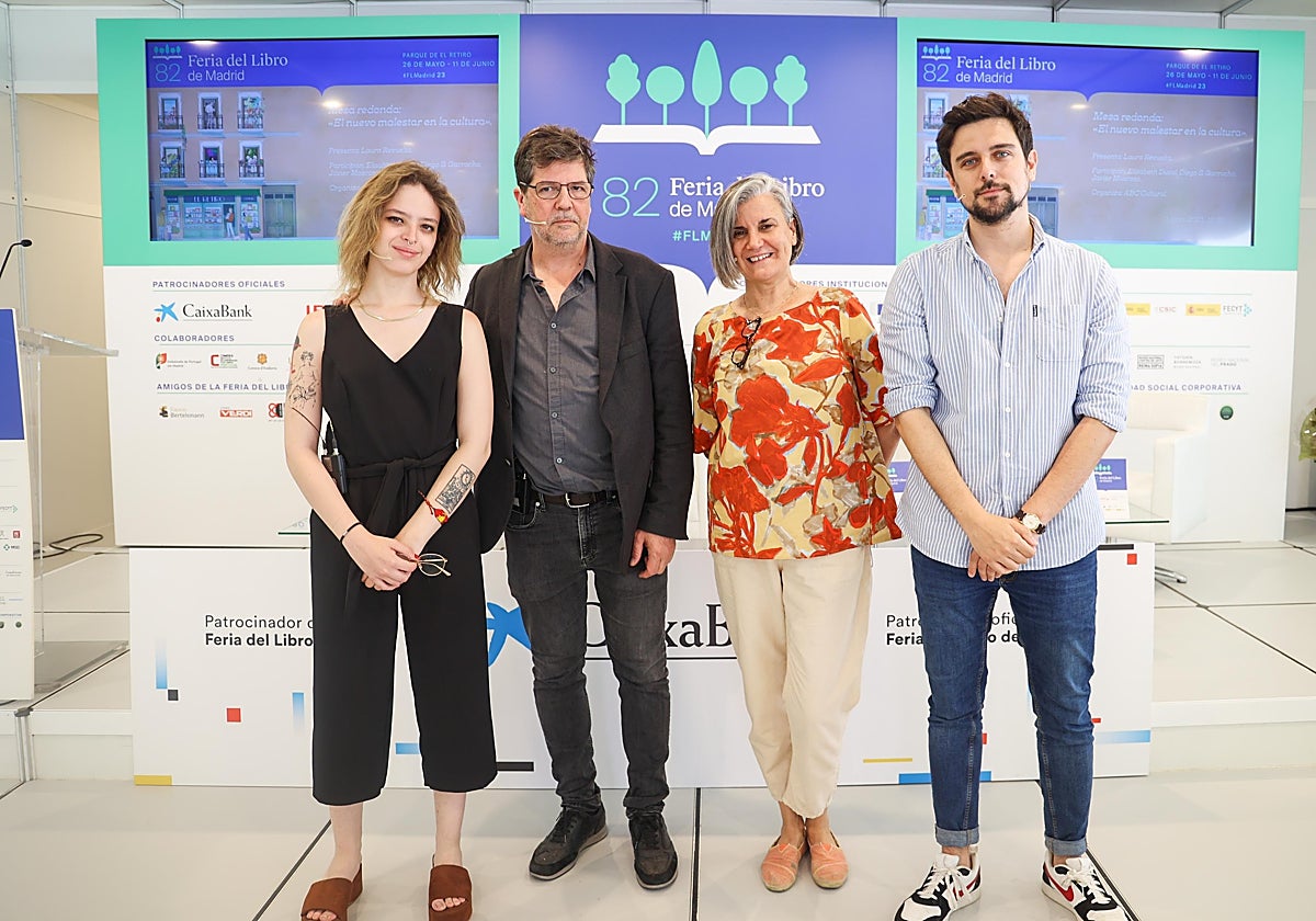 De izquierda a derecha, Elizabeth Duval, Javier Moscoso, Laura Revuelta y Diego S. Garrocho