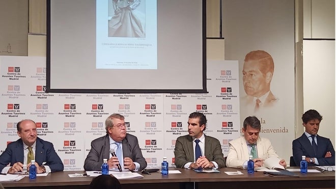Joaquín Moeckel, Cesar Tolosa (Magistrado del Tribunal Constitucional), Antonio Puntas (Magistrado que actuó como moderador), Jose Luis Requero (Magistrado del Tribunal Supremo) y Miguel Abellán (Director Gerente de Asuntos Taurinos)