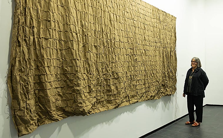 Imagen principal - En las imágenes, distintas obras de la muestra 'Con la mano', de Susana Solano