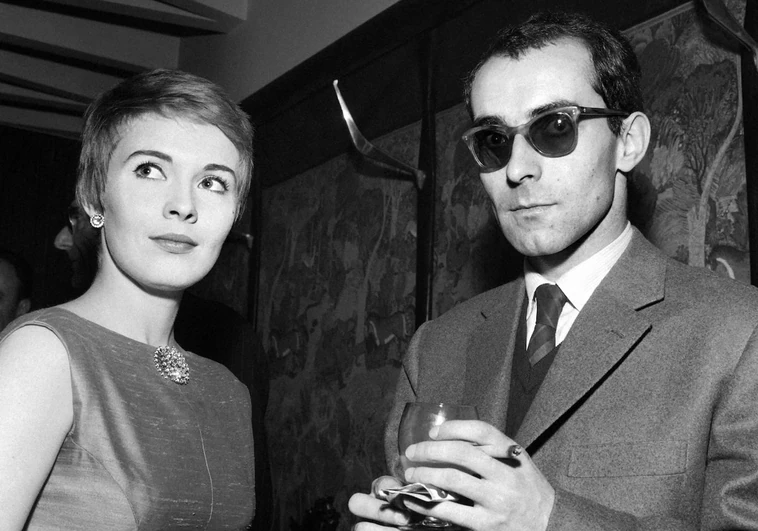 La actriz estadounidense, Jean Seberg, junto al director Jean-Luc Godard en París