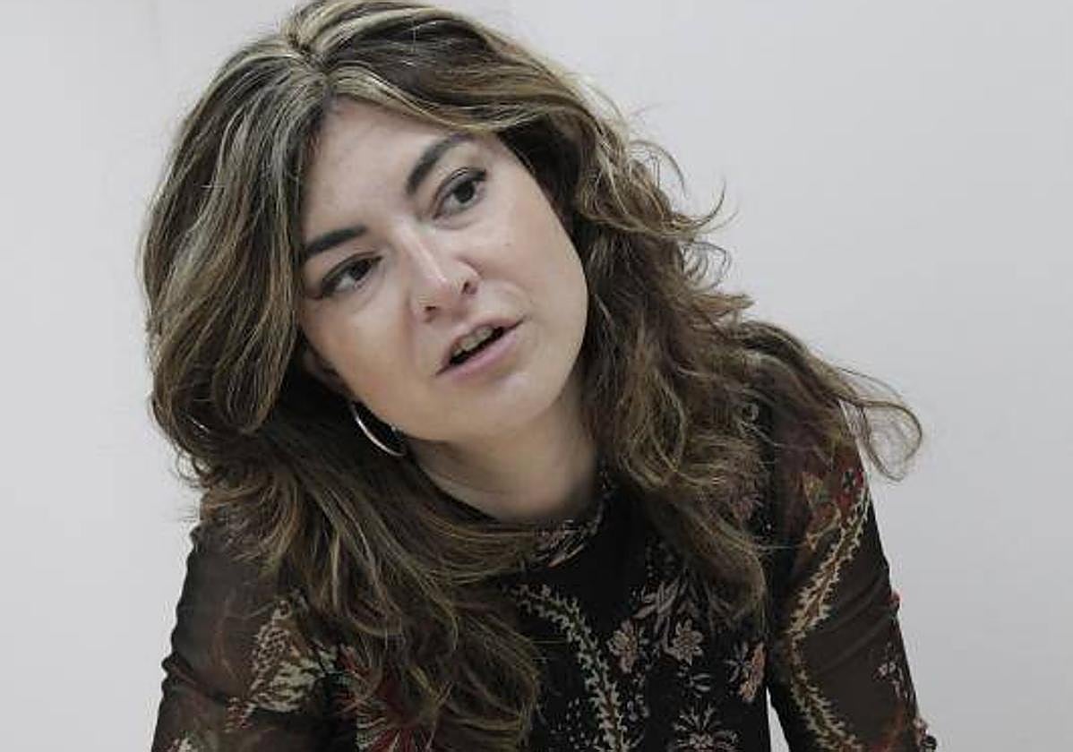 Susana Martín Gijón posa en la Isla de La Cartuja y en las instalaciones de ABC de Sevilla