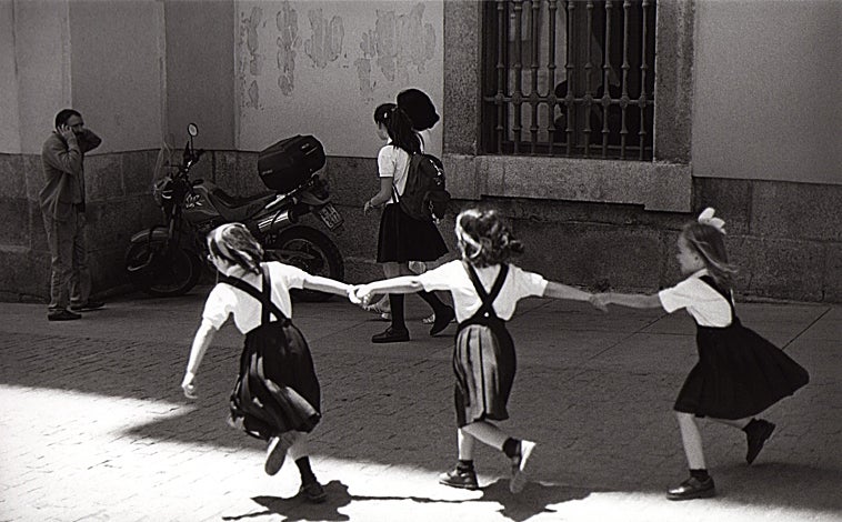 Imagen principal - En las imágenes, distintas fotografías de las dedicadas en las últimas décadas por Plossu a Madrid 