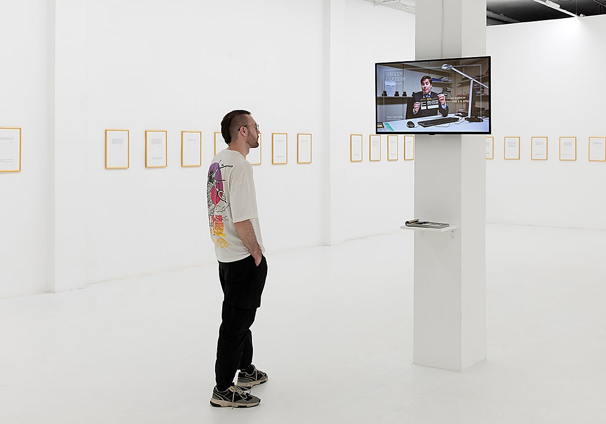 Detalle del montaje de la exposición de Núria Güell