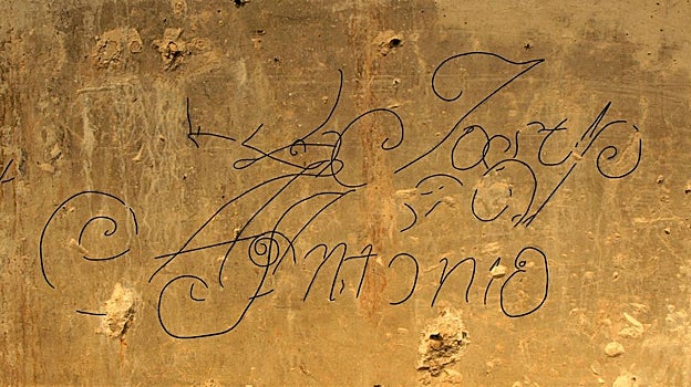 Grafito resaltado en el que se lee el nombre de Josep Antonio