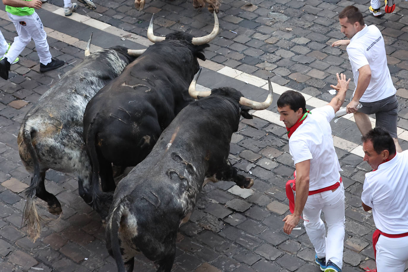 Los Cebada Gago dejan un emocionante y peligroso encierro en San Fermín
