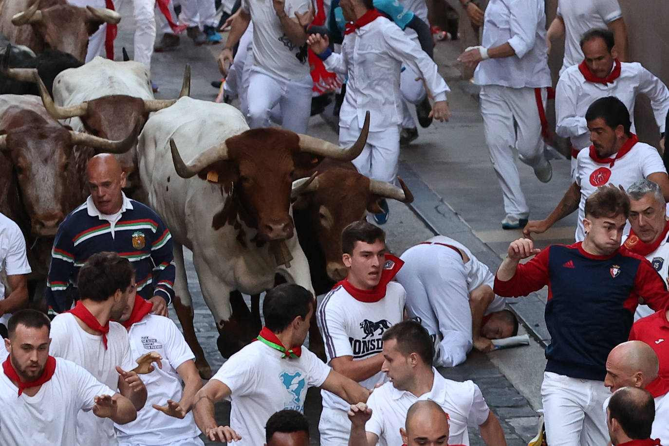 Los Cebada Gago dejan un emocionante y peligroso encierro en San Fermín