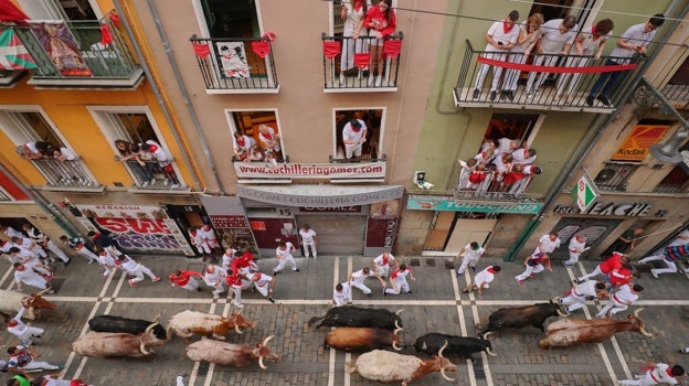 La manada a su paso por la calle Estafeta