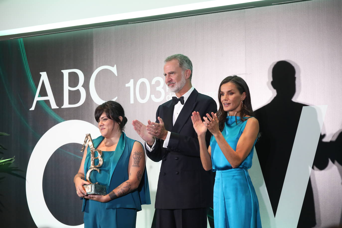 Flavita Banana (Flavia Álvarez-Pedrosa), junto a los Reyes