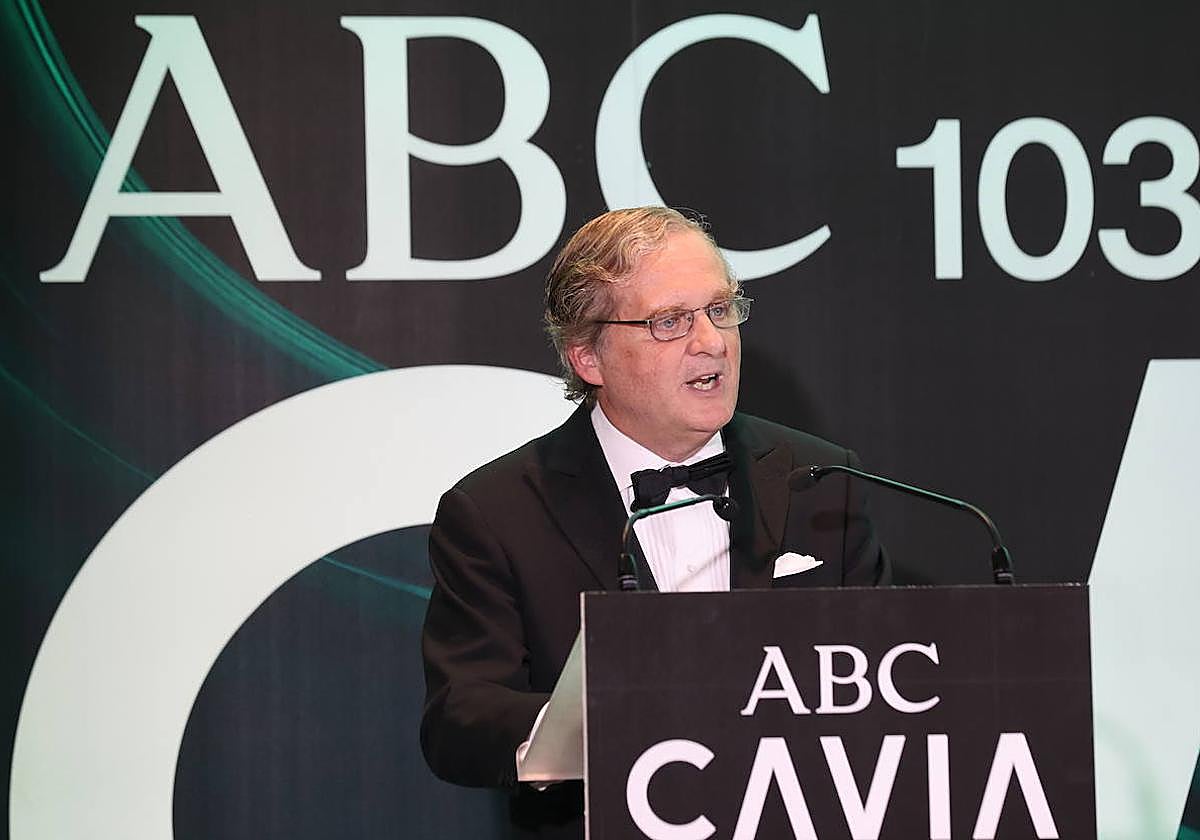 Ignacio Ybarra, presidente de Vocento, durante la gala de los Cavia de 2023