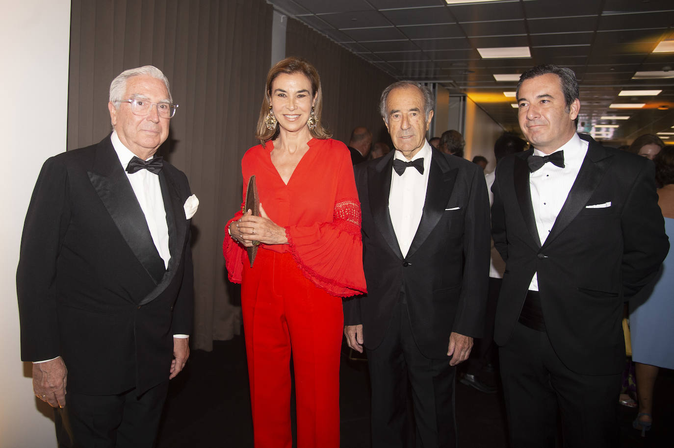  Enrique Moreno de la Cova, la escritora Carmen Posadas, Jesús Saiz, vicepresidente de Puy de Fou y Alfredo Jiménez-Millas, director de Relaciones Institucionales de Vocento