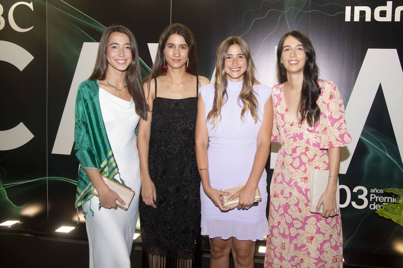 Las hijas de Pedro García Cuartango, premio Luca de Tena
