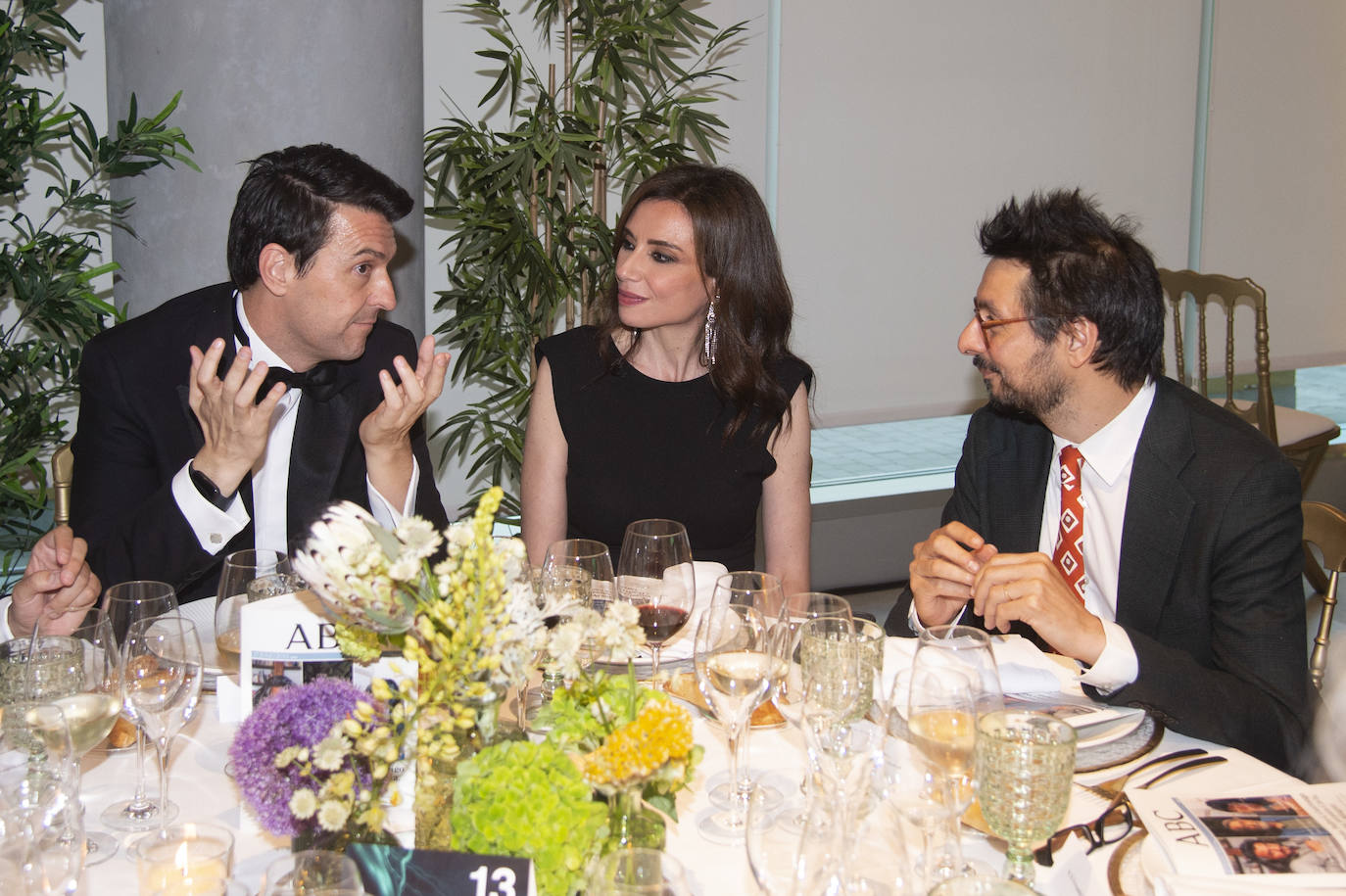 Vicente Ruiz, director adjunto de 'El Mundo', con la presentadora Marta Flich y el periodista Antonio Lucas