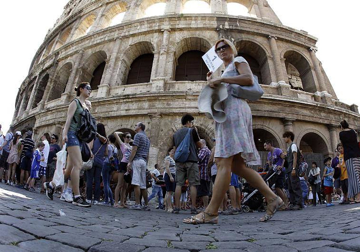 Los guías irregulares actúan especialmente en las zonas del Coliseo y los Museos Vaticanos en Roma