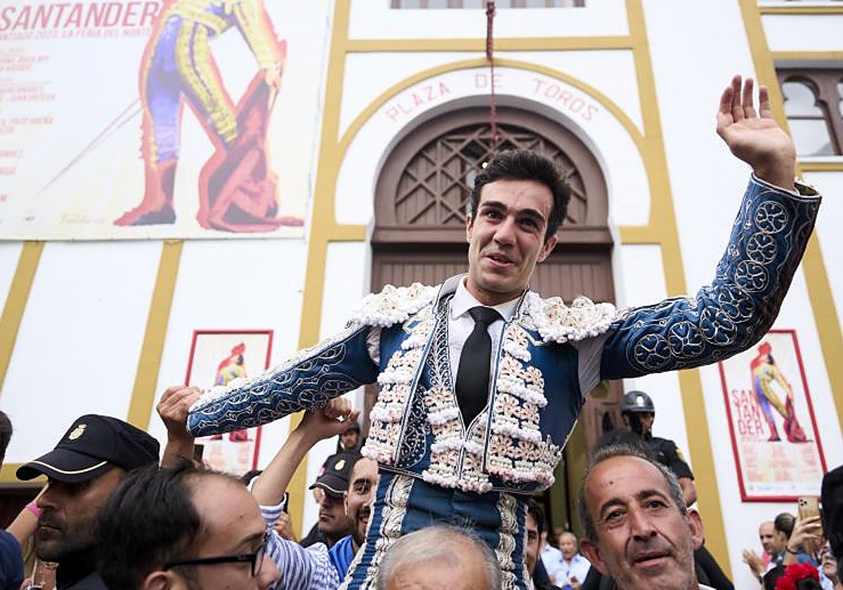 Tomás Rufo sale a hombros