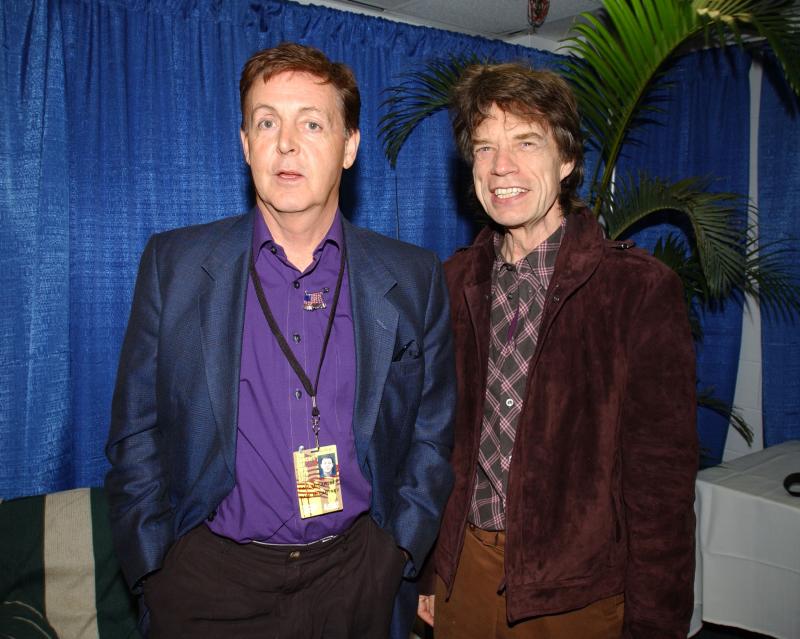 De acuerdo con 'Variety', los Rolling Stones y los Beatles supervivientes van a unir fuerzas en la grabación del nuevo disco de Mick Jagger y compañía. Paul McCartney habría grabado ya partes de bajo para el próximo proyecto discográfico de los Rolling Stones y que Ringo Starr también lo hará próximamente a la batería.