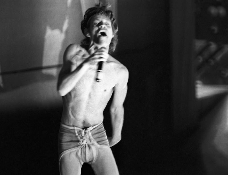 Ícono de la rebelión, símbolo sexual, descarado y provocador, Jagger lleva décadas haciendo correr tinta con sus excesos y sus amoríos.