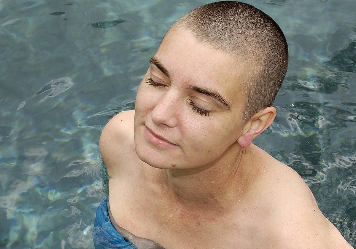 La artista irlandesa fotografiada en Jamaica en 2005