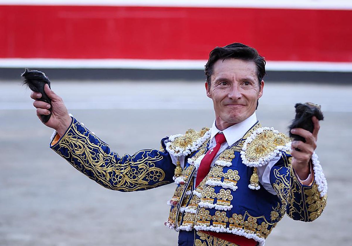 Diego Urdiales con las dos orejas del cuarto
