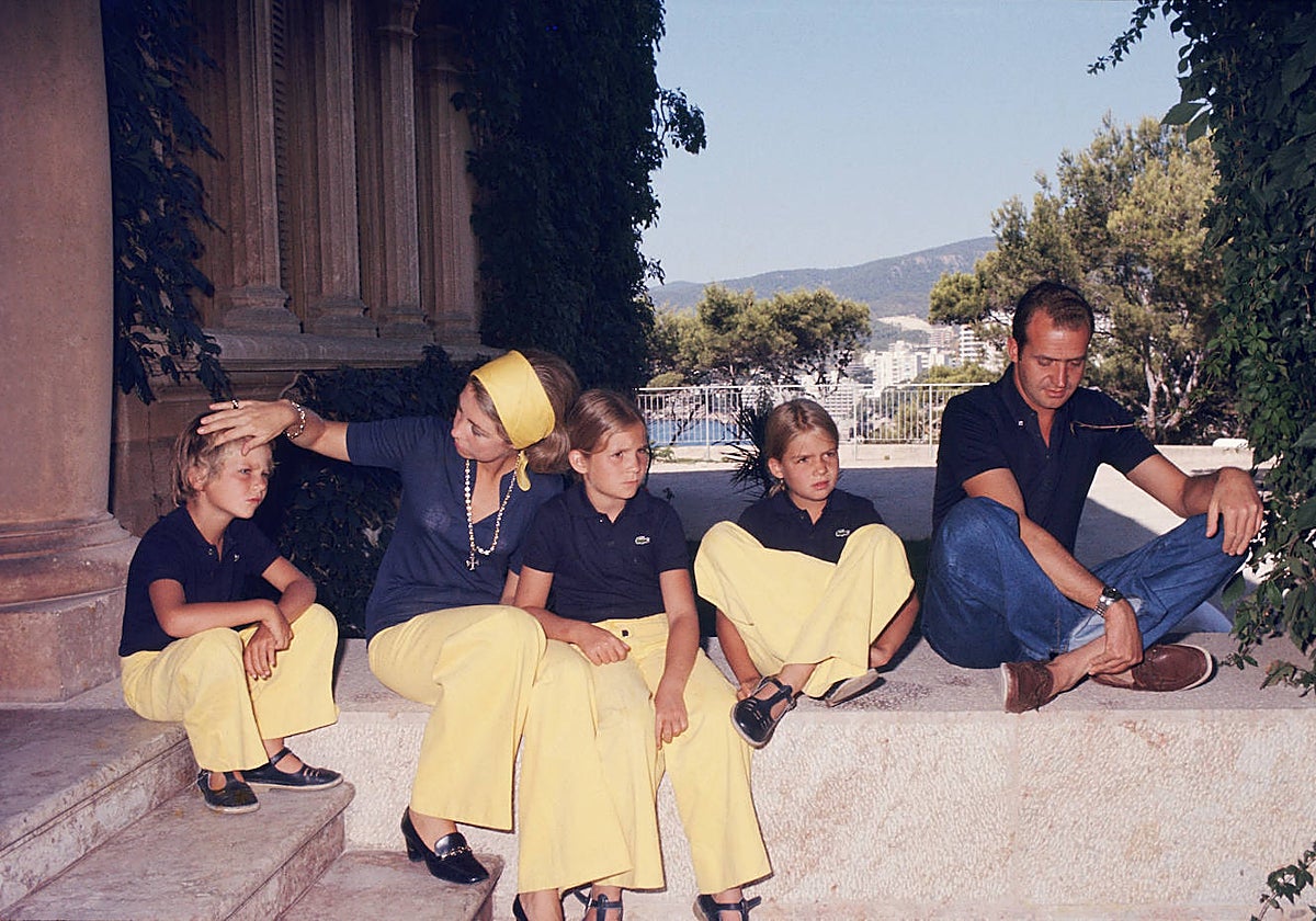 La primera sesión de fotos de la Familia Real en Marivent fue en 1975