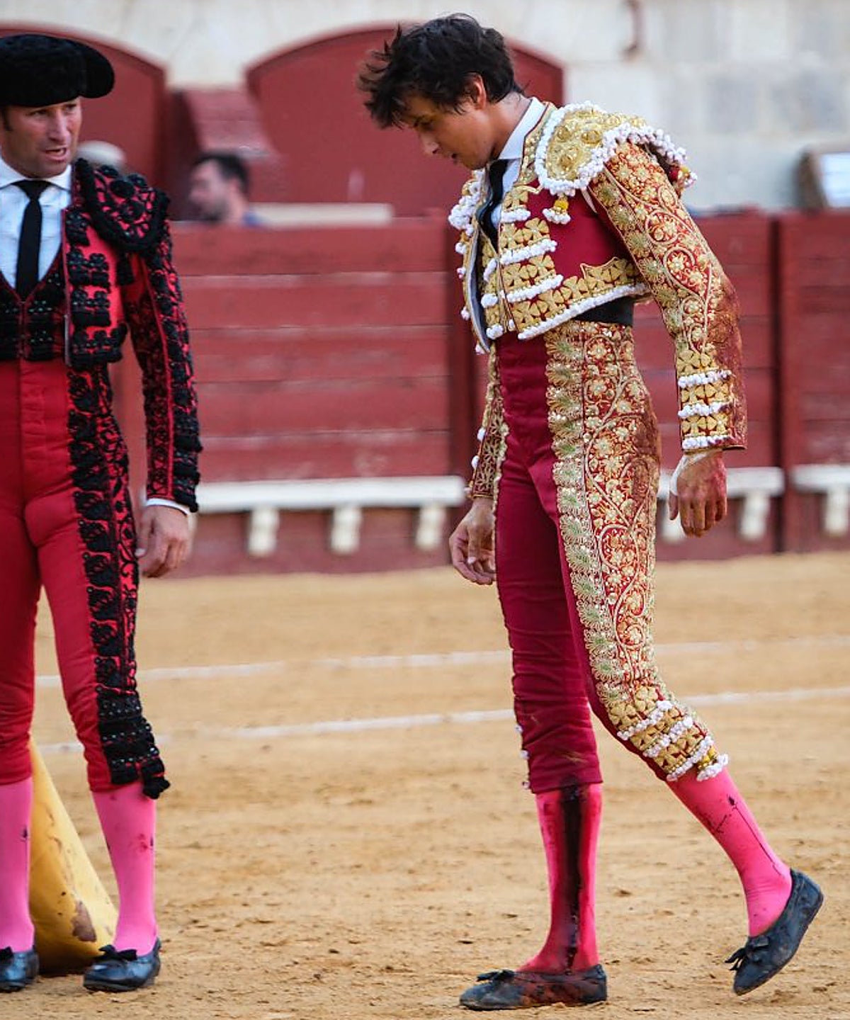 La sangre brota del gemelo de Roca Rey tras su cornada en El Puerto