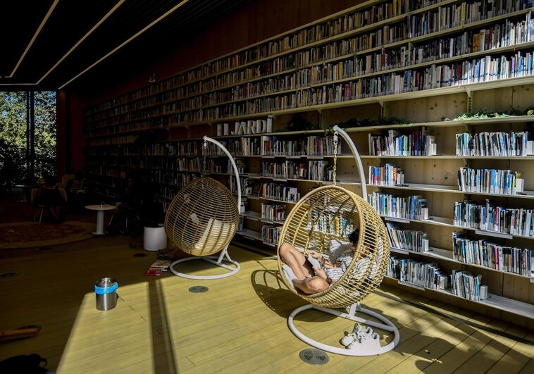 Uno de los espacios de lectura de la García Márquez de Barcelona
